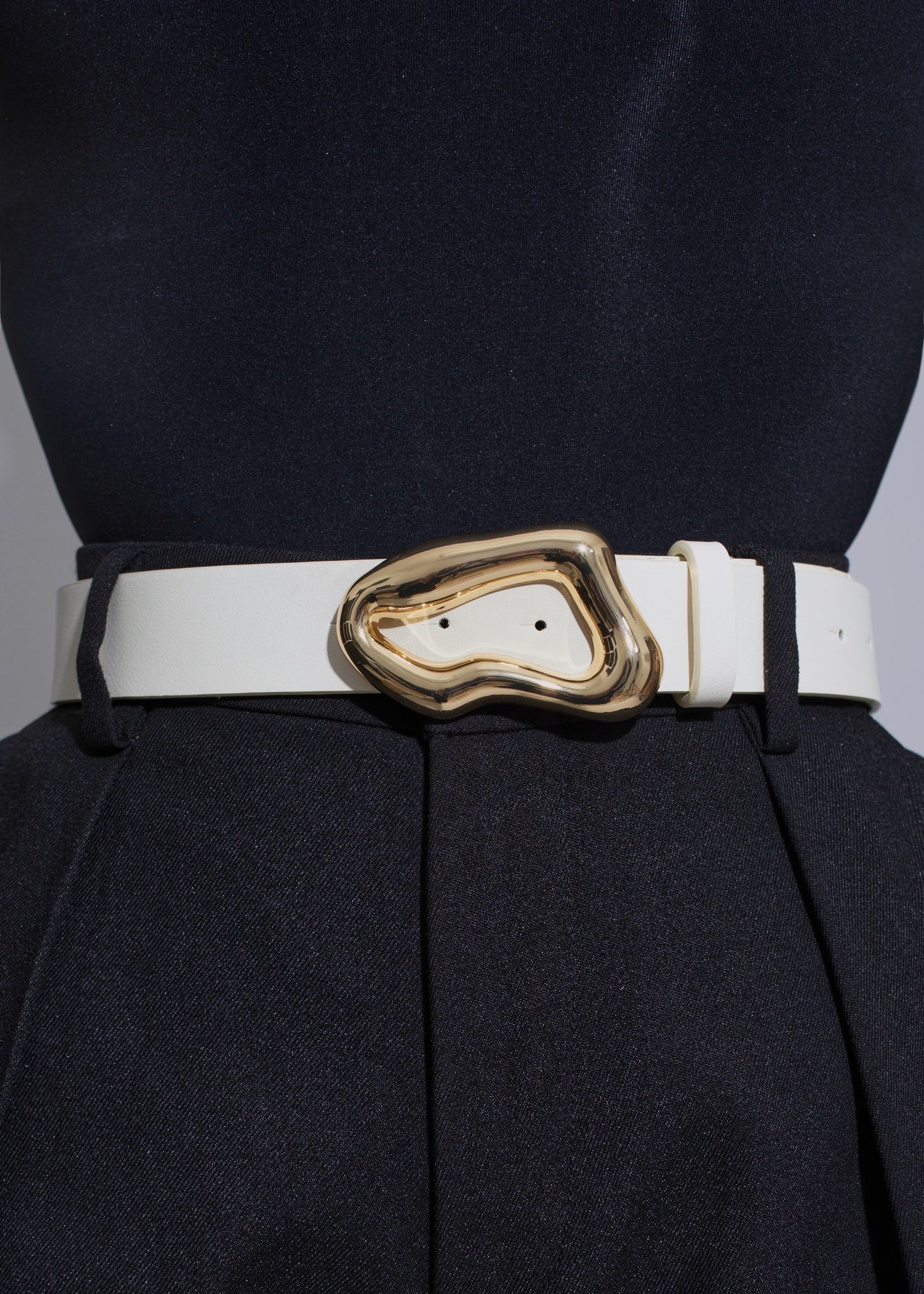 Molten Shape Accent Belt White